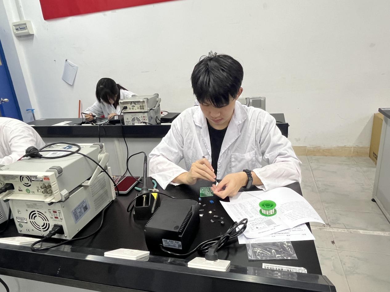 技能筑夢(mèng)，創(chuàng)新未來 康復(fù)保健系成功舉辦第十一屆學(xué)生職業(yè)技能大賽之智能電子產(chǎn)品設(shè)計(jì)與開發(fā)賽項(xiàng)